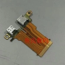 Servis detalj kabel s nekoliko portova za povezivanje USB i HDMI digitalni fotoaparat Sony DSC-HX300V HX300